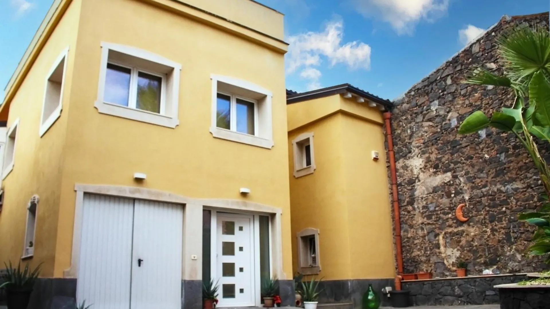 Bed & Breakfast La Pietra Nera - Etna Home Catania Italy